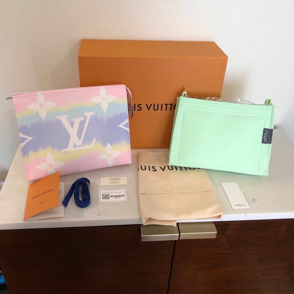 NEW Louis Vuitton Toiletry Pouch 26 Escale w/bonus
